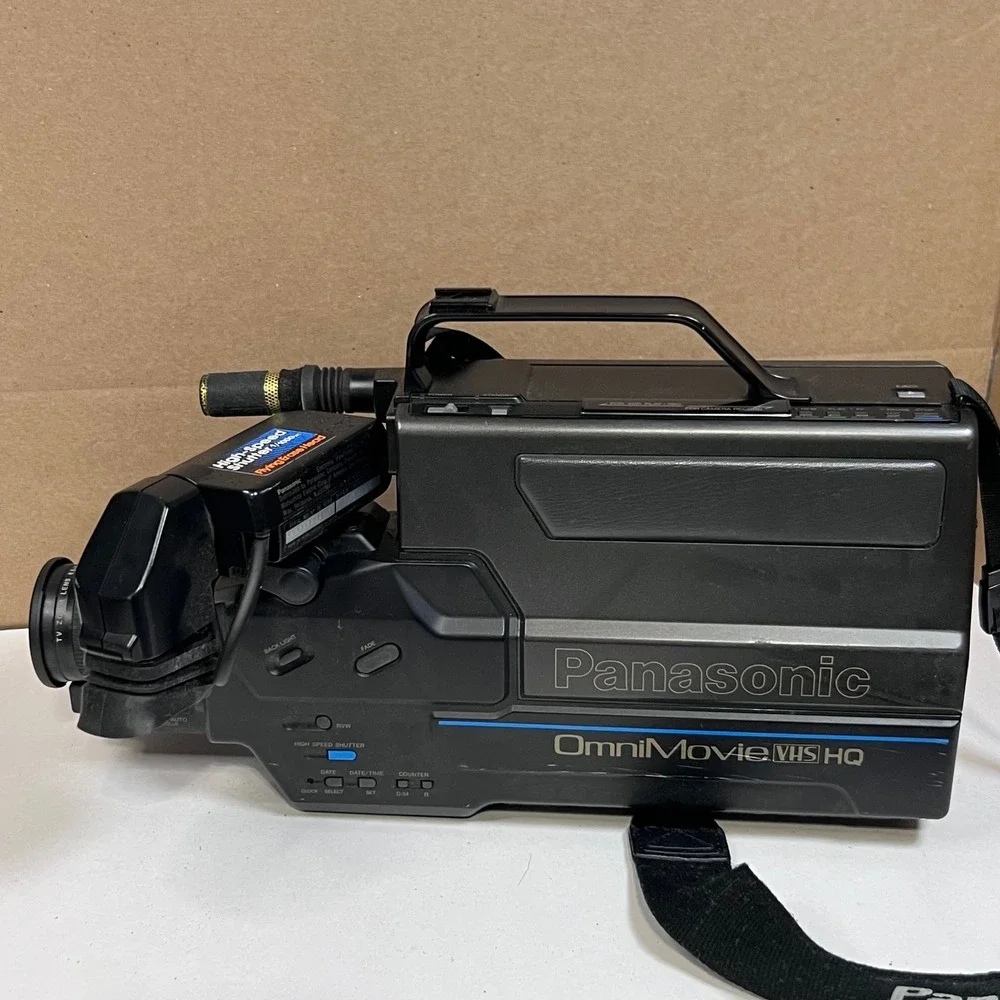 UNTESTED Panasonic OmniMovie VHS HQ Camcorder‎ PV-320 VTG Video Camera with Case